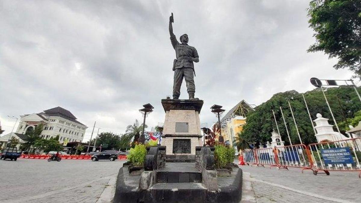 WISATA DI SOLO - Monumen Patung Slamet Riyadi, Landmark Kota Solo