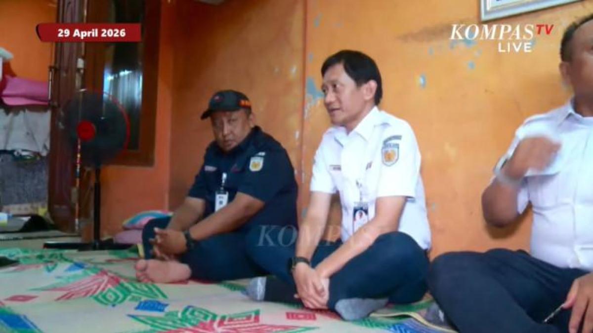 KECELAKAAN KRL - Direktur Utama PT Kereta Api Indonesia (Persero) (PT KAI) Bobby Rasyidin pun mengunjungi rumah duka Nur Ainia dan bertemu langsung dengan ayah mendiang, Hary Marwata, Rabu (29/4/2026) sore
