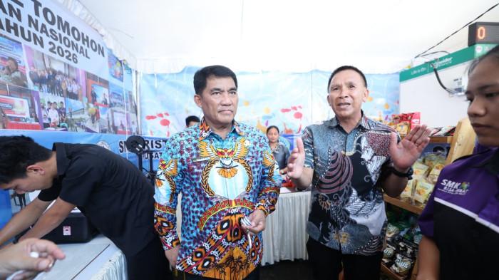 PEMPROV SULUT - Gubernur Sulawesi Utara, Yulius Selvanus Komaling (YSK).57EWYEC5WD