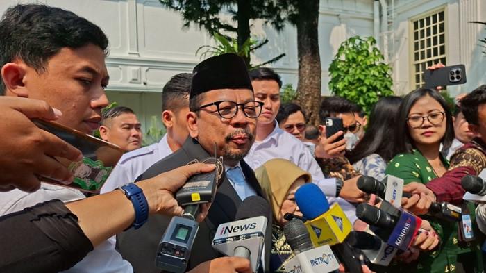 RESHUFFLE KABINET - Muhammad Qodari tiba di Istana Kepresidenan, Jakarta, pada Senin siang, (27/4/2026). Qodari dikabarkan akan dilantik sebagai Kepala Badan Komunikasi Presiden (Bakom).