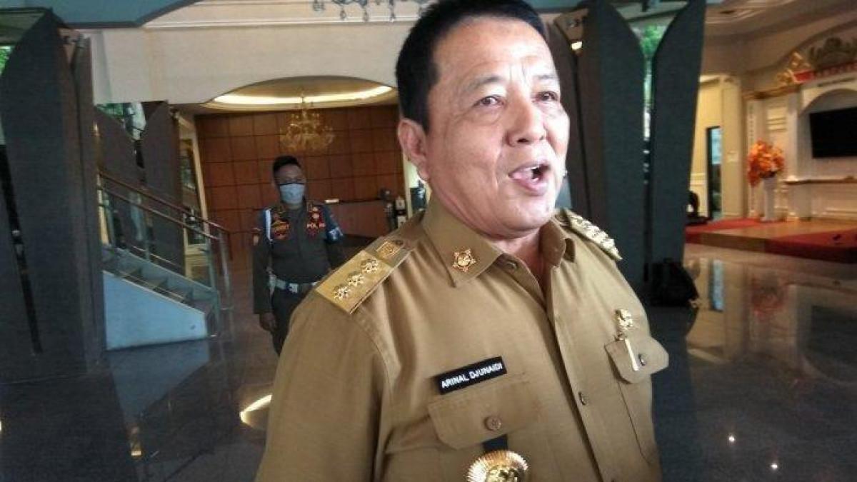 ARINAL DJUNAIDI - Eks gubernur Lampung Arinal Djunaidi saat diwawancarai awak media di depan Kantor Gubernur Lampung, Senin (20/7/2020). Arinal memenuhi panggilan pemeriksaan dugaan kasus korupsi di Kejati Lampung, Kamis (4/9/2025).