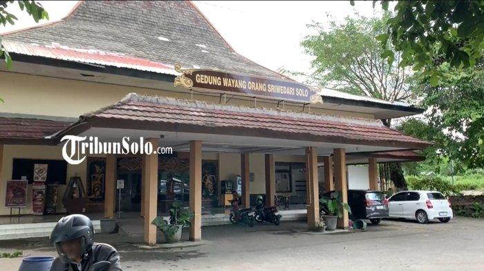 WISATA SOLO - Gedung Wayang Orang Sriwedari yang berada di kompleks Taman Sriwedari, Solo, Jawa Tengah. Di sini ada berbagai macam destinasi yang terintegrasi dengan museum Radya Pustaka.