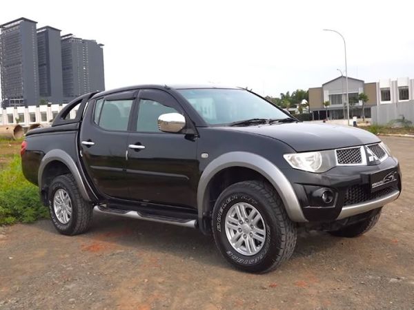 Ilustrasi Mitsubishi Strada Triton Exceed 4x4 AT tahun 2011