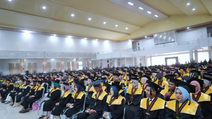 WISUDA - Rektor UIN RIL567