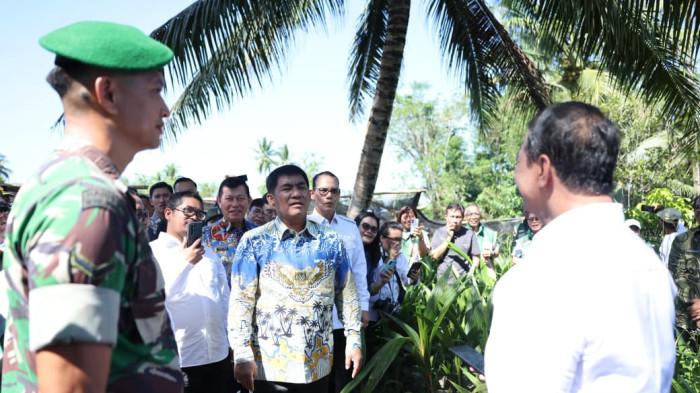 Mentan RI Andi Amran Sulaiman bersama Gubernur Sulut Yulius Selvanus