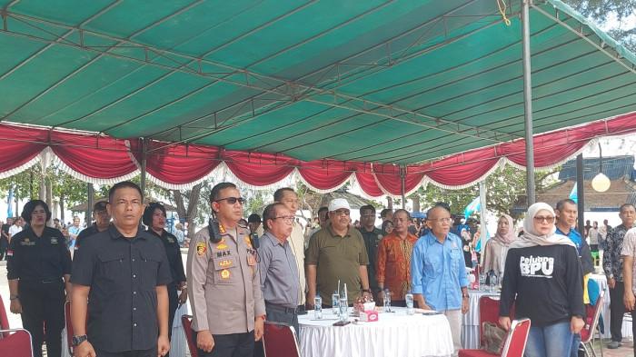 Peringatan May Day 2026 yang digelar di kawasan Pantai Pasir Padi dengan konsep santai dan kekeluargaan, Jumat (1/5/2026).