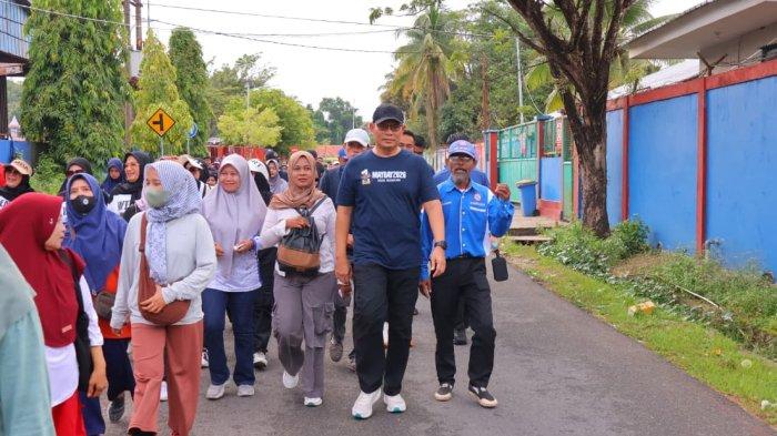 MAY DAY 2026 - Rayakan May Day, Kapolda Kaltara, Irjen Pol Djati Wiyoto Abadhy secara simbolis melepas rombongan jalan santai dan ikut serta berbaur bersama masyarakat menyusuri rute, di Stadion Datu Adil, Kota Tarakan, Kalimantan Utara, Jumat (1/5/2026).