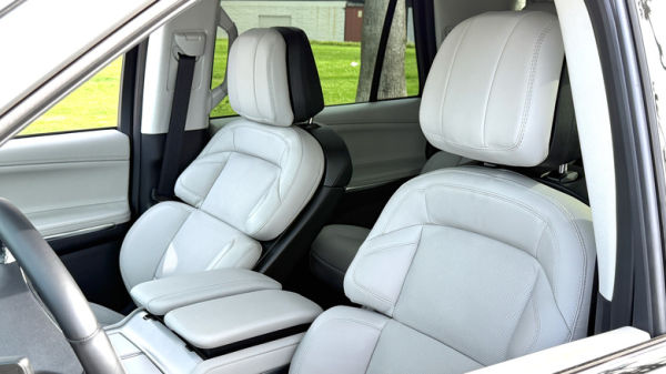 2026 Lincoln Navigator L Reserve front seats