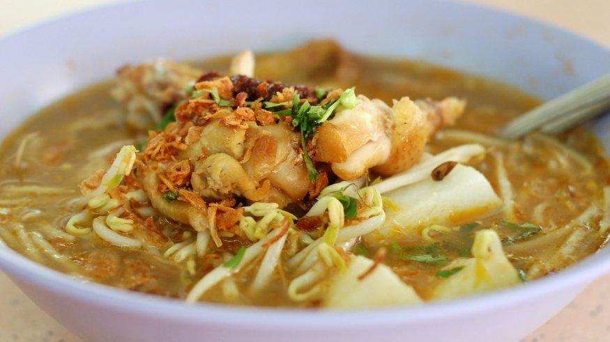 Ilustrasi soto ayam untuk menu sarapan enak.