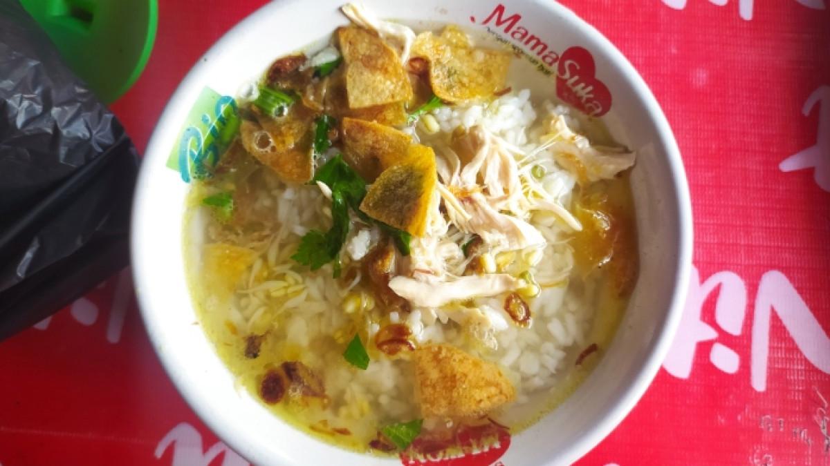 Ilustrasi soto ayam untuk menu sarapan enak.