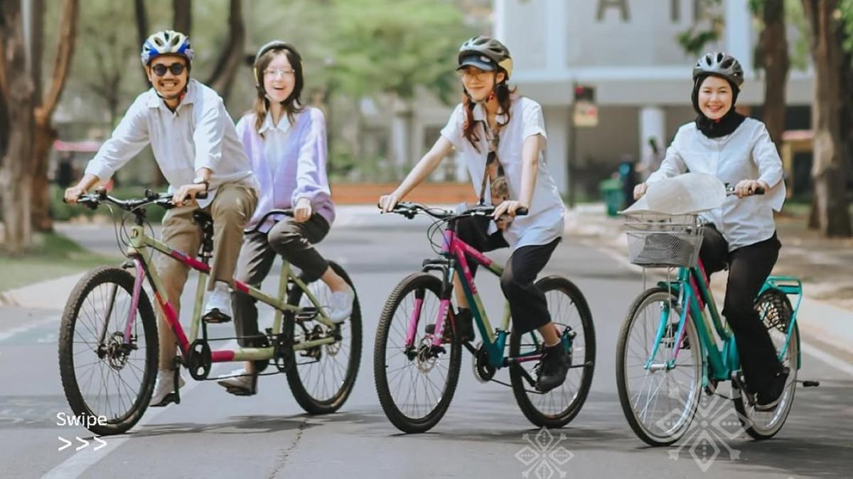 TMII Jakarta punya banyak pilihan transportasi buat pengunjung, mulai angling gratis sampai buggy car yang nyaman dipakai keliling.