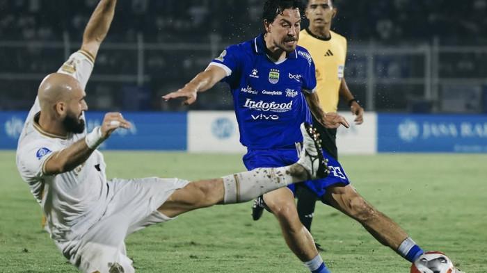 Persib Bandung vs Bhayangkara FC pada pertandingan pekan ke-30 Super League 2025-2026, di Stadion PKOR Sumpah Pemuda, Lampung. Kamis (30/4/2026). Laga berakhir 4-2 untuk keunggulan Maung Bandung.