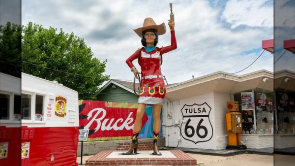 The famous space cowgirl 'Stella Atom' roadside giant, the wife of 'Buck Atom.'