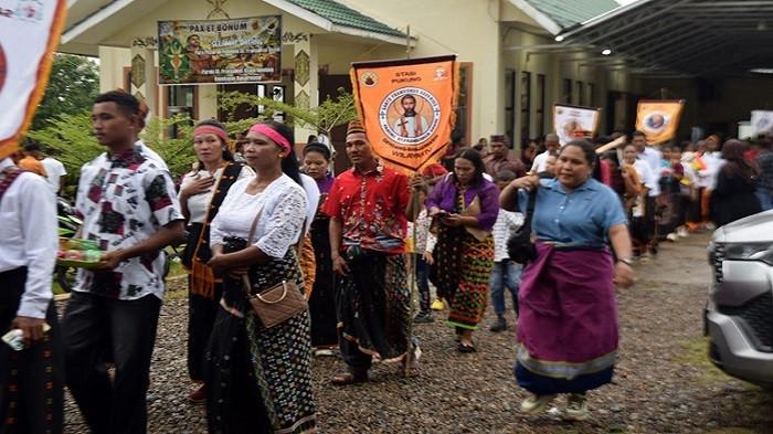 Perarakan Patung Maria Bunda Semesta Ciptaan