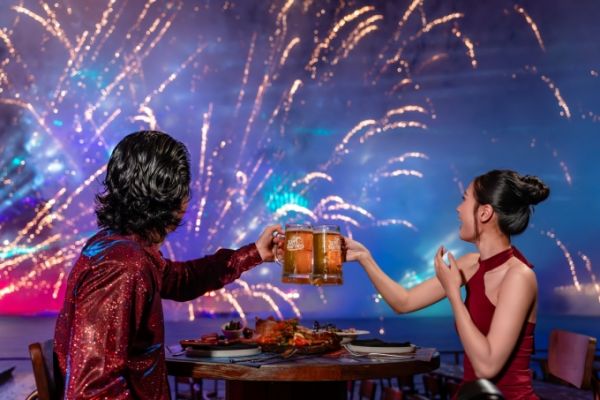Guests enjoying Sun KraftBeer, a premium craft beer brewed on-site at Phu Quoc Brew House using a centuries-old Bavarian recipe and ingredients imported directly from Germany. Photo courtesy of Sun Group