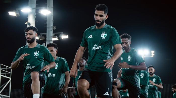 LATIHAN SAUDI - Para pemain Timnas Arab Saudi, termasuk Saleh Al Shehri (depan-kanan), menjalani sesi latihan tim menuju pertandingan ronde 4 Kualifikasi Piala Dunia 2026 menghadapi Timnas Indonesia dan Irak, Minggu (3/10/2025). (Instagram Saudi INT - 8/10/2025)