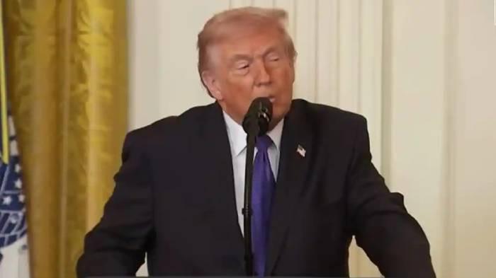 SERANGAN - Presiden Amerika Serikat (AS), Donald Trump saat berpidato dalam upacara penganugerahan Medal of Honor di Gedung Putih, Senin (2/3/2026). Trump baru-baru ini mengaku telah menyiapkan serangan dahsyat ke Iran.