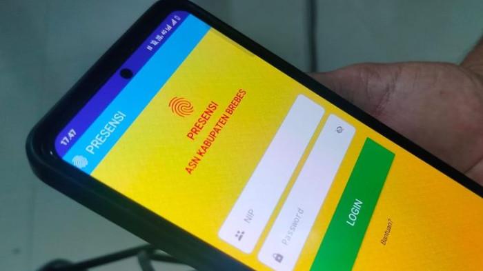 PRESENSI ASN - Foto aplikasi presensi ilegal melalui smartphone yang beredar di kalangan ASN Pemkab Brebes, Rabu (29/4/2026).