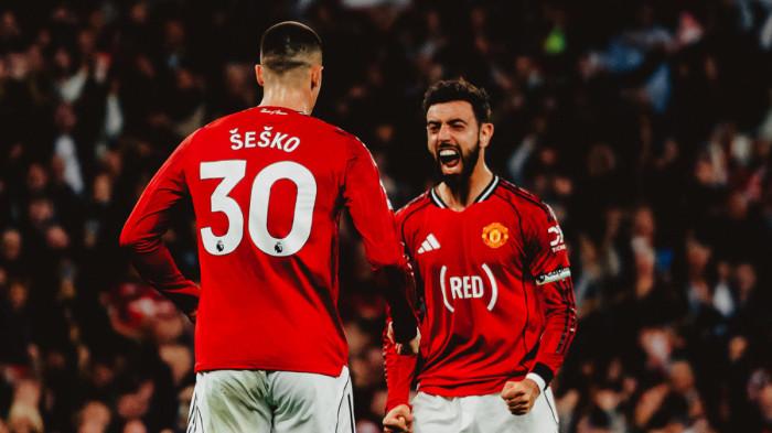 MERAYAKAN GOL - Penyerang Manchester United, Benjamin Sesko (kiri) dan Bruno Fernandes (kanan) merayakan gol bersama pada pertandingan melawan Brentford pada pekan ke-34 Liga Inggris di Old Trafford, Selasa (28/4/2026) dini hari WIB.