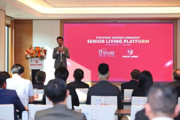 Nguyen Hoang Vinh Vien, Nam Long Commercial Property चे व्यवस्थापकीय संचालक, व्हिएतनाममधील आरोग्यसेवा आणि रिअल इस्टेटच्या भविष्यासाठी सामायिक वचनबद्धता व्यक्त केली. फोटो सौजन्याने नाम लाँग