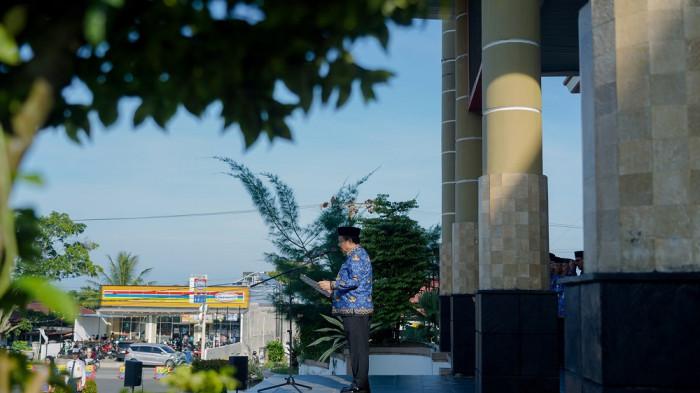 Pemerintah Kota (Pemkot) Pangkalpinang menggelar upacara peringatan Hari Pendidikan Nasional (Hardiknas) Tahun 2026 di halaman Kantor Wali Kota Pangkalpinang, Senin (4/5/2026).