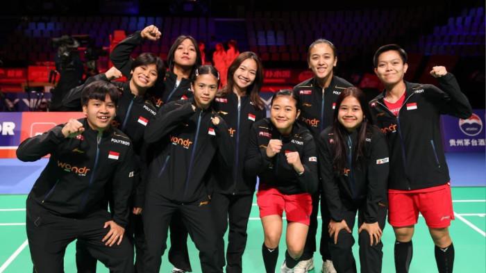 SEMIFINAL PIALA UBER - Tim Uber Indonesia yang didukung oleh BNI merayakan keberhasilan melaju ke semifinal Piala Uber 2026 di Forum Horsens, Denmark, Jumat (1/5/2026). Kemenangan solid 3-1 atas tuan rumah Denmark diraih melalui performa impresif para atlet muda guna memperkuat posisi Indonesia dalam persaingan bulutangkis tingkat global.