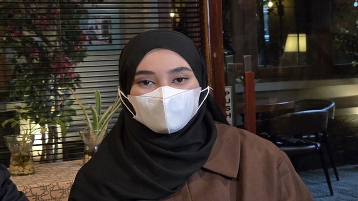 CLARA SHINTA GUGAT CERAI - Selebgram Clara Shinta di kawasan Kemang, Jakarta Selatan, Selasa (14/4/2026). Ia mengungkapkan soal nafkah yang tak diberikan suami.