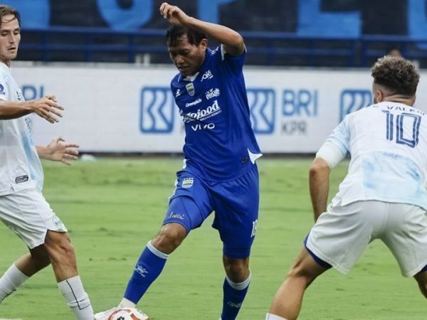 Suasana pertandingan antara Persib Bandung vs PSIM Yogyakarta pada laga pekan ke-31 Super League 2025-2026 di Stadion Gelora Bandung Lautan Api (GBLA), Bandung, pada Senin (4/5/2026).