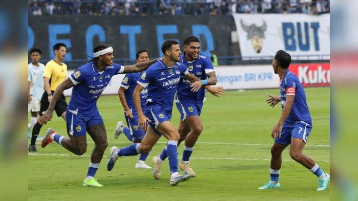 SELEBRASI - Pemain Persib Bandung termasuk Beckham Putra merayakan gol Patricio Matricardi ke gawang PSIM Yogyakarta, di Stadion GBLA, Senin (4/5/2026). Di laga ini Maung Bandung menang 1-0.