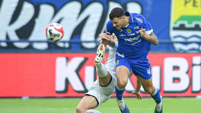Momen Patricio Matricardi mencetak gol di laga Persib vs PSIM di Stadion Gelora Bandung Lautan Api (GBLA), Senin (4/5/2026).(KOMPAS.com/ADIL NURSALAM)