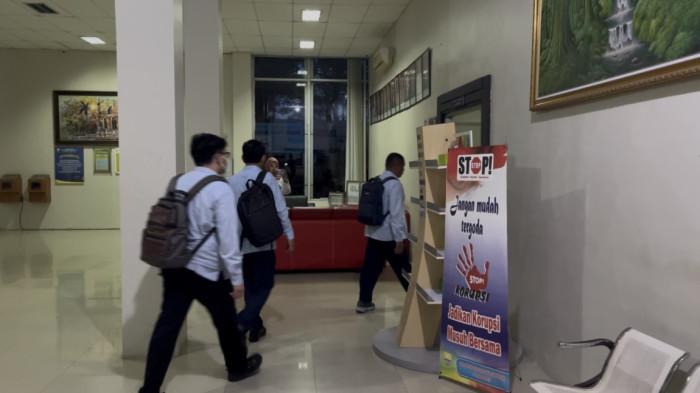 Tim Kementerian Kesehatan melanjutkan pemeriksaan di RSUD Raden Mattaher Provinsi Jambi, setelah dari RSUD KH Daud Arif Kuala Tungkal. Mereka masuk RSUD Raden Mattaher Senin (4/5/2026) sekira pukul 18.00 WIB.