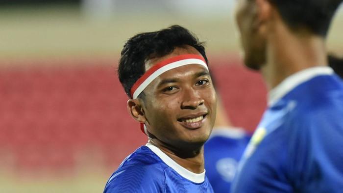 Gelandang PERSIB, Robi Darwis bersyukur kembali mendapat kepercayaan untuk membela Tim Nasional U-23 Indonesia. Dia berharap kesempatan emas ini bisa dimaksimalkan untuk meraih prestasi terbaik.