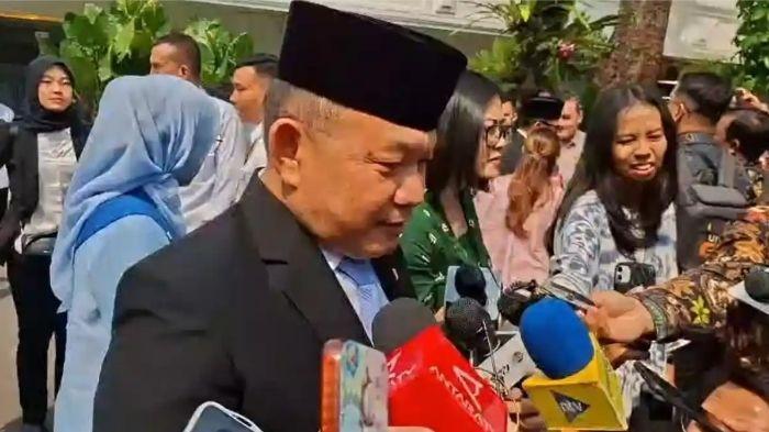 RESHUFLLE KABINET - Jenderal TNI Purnawirawan Dudung Abdurahhman tiba di Istana Kepresidenan, Jakarta, Senin, (27/4/2026) sekitar pukul 14.01 WIB. Dudung akan dilantik Presiden Prabowo Subianto sebagai Kepala Staf Kepresidenan (KSP).