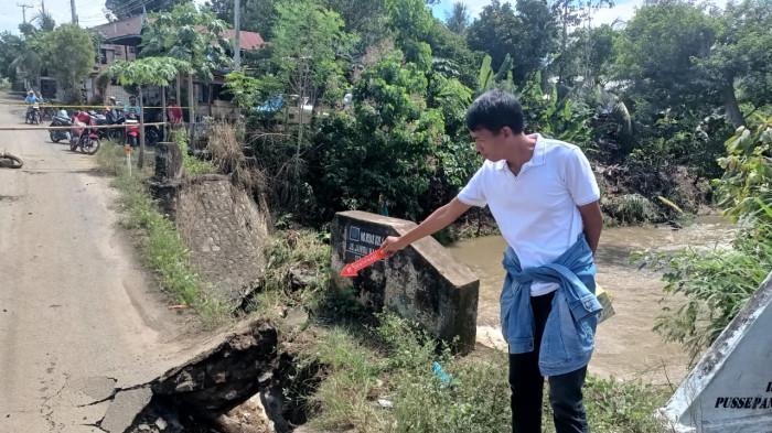 JEMBATAN AMBRUK - Jembatan Pussepang yang terletak di Dusun III Pussepang, Desa Jambu Malea, Kecamatan Tapango, Kabupaten Polewali Mandar, Sulawesi Barat ambruk, Senin (4/5/2026).