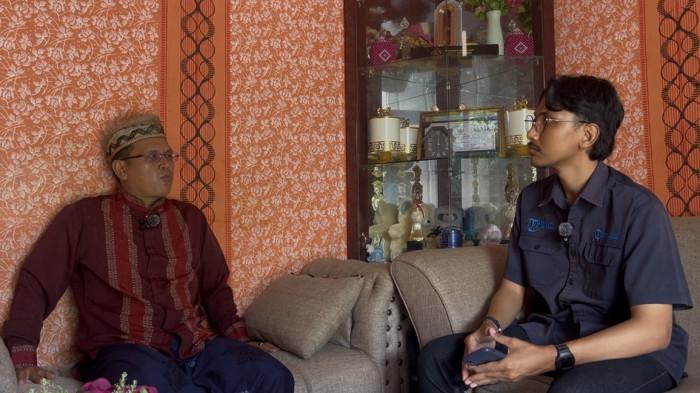 PEMBUNUHAN-Ketua RT di Alam Barajo Jambi mengetahui kabar penikaman yang menewaskan warganya usai salat Magrib