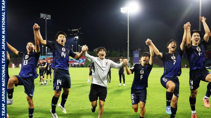 SELEBRASI JEPANG - Para pemain Jepang U17 merayakan kemenangan atas Maroko skor 2-0 pada laga pembuka Grup B Piala Dunia U17 2025 di di Aspire Zone, Doha, Qatar pada Senin (3/11/2025). (Instagram JFA - 4/11/2025)
