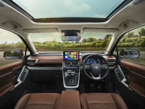 2025 toyota innova hycross interior 