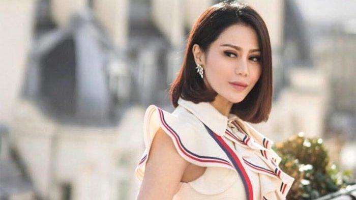 Bintang Film Televisi (FTV) Vicky Zainal digugat cerai oleh suaminya, Mulyawan Poernomo. Masalah anak jadi pemicu perceraian.
