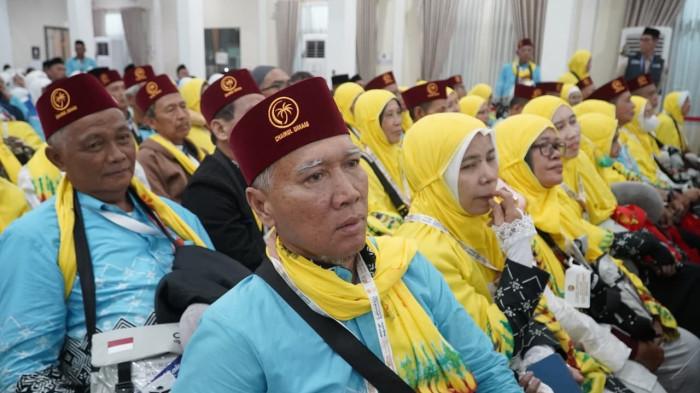 Pelepasan Jemaah Calon Haji (JCH) yang tergabung dalam Kloter Pertama BTH 13 berjumlah 443 JCH dari Kota Jambi dan petugas haji TPHD 4 orang serta PPIH 4 orang Provinsi Jambi Tahun 1447 Hijriah/2026 Masehi, bertempat di Asrama Haji Kota Baru, Kota Jambi, Selasa (05/05/2026) malam.