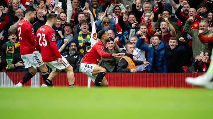 SELEBRASI - Selebrasi pemain Manchester United, Matheus Cunha saat cetak gol ke gawang Liverpool di Liga Inggris 2025/2026 pada Minggu (3/5/2026) malam WIB di Old Trafford.