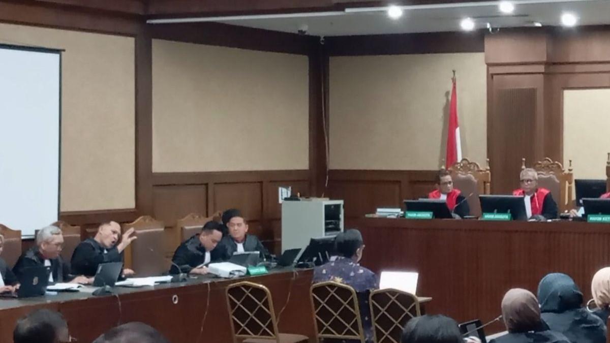 KASUS CHROMEBOOK - Kondisi ricuh Sidang lanjutan kasus dugaan korupsi pengadaan laptop berbasis Chromebook untuk terdakwa Eks Mendikbudristek Nadiem Makarim dalam sidang di Pengadilan Tipikor Jakarta, Rabu (6/5/2026).