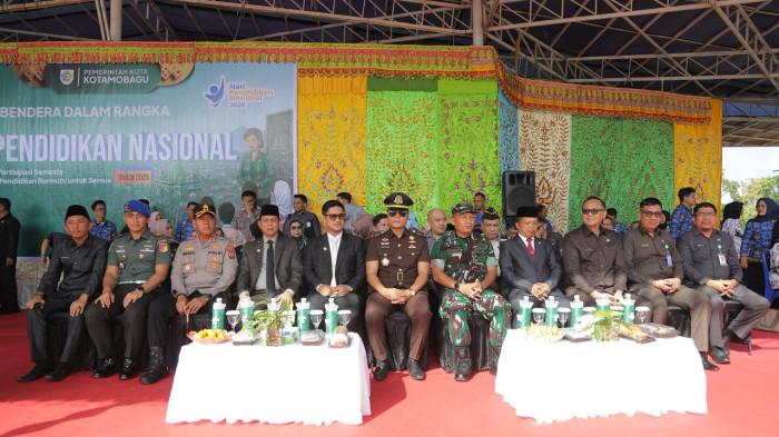Wali Kota Kotamobagu Weny Gaib memimpin upacara peringatan Hardiknas dirangkaikan