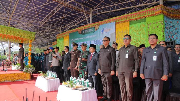 Walkot Kotamobagu Weny Gaib memimpin upacara peringatan Hardiknas