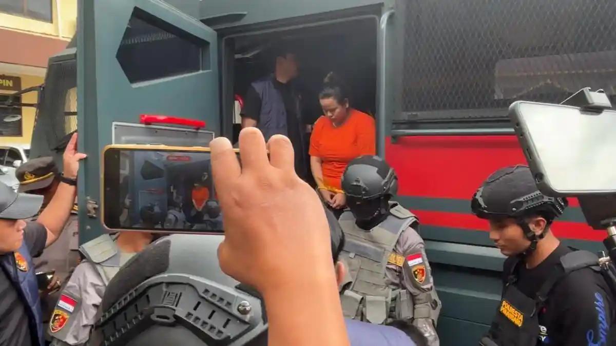 PEMBUNUHAN KEJI - Pelaku perampokan dan pembunuhan terhadap lansia Dumaris di Rumbai Pekanbaru Minggu (3/5/2026). Otak pelaku merupakan menantu korban.