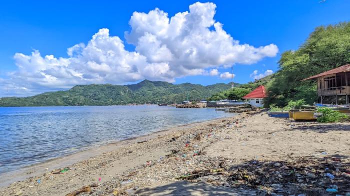 PENEMUAN MAYAT -- Lokasi ditemukannya mayat bayi yang diduga baru saja dilahirkan pada Selasa (5/5/2026). Mayat ditemukan seperti terbungkus dalam plastik paket online.