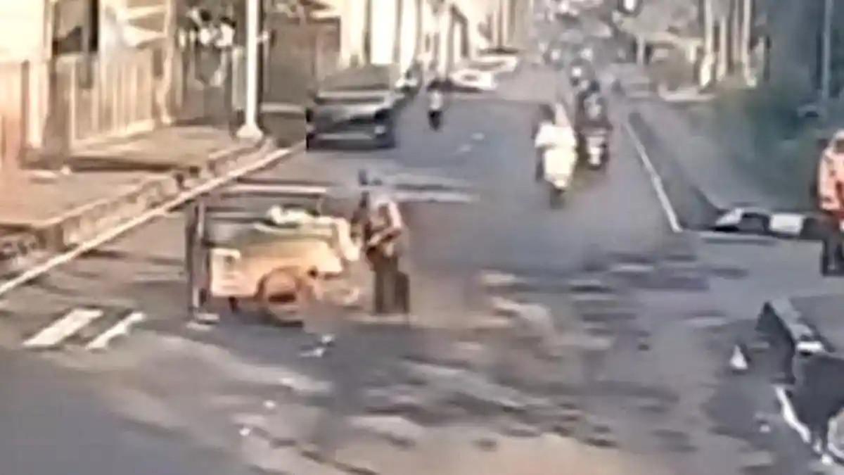 TABRAK LARI - Seorang pedagang buah keliling mengalami luka serius setelah menjadi korban tabrak lari di Jalan Raya Kalimalang, Duren Sawit, Jakarta Timur, Sabtu (2/5/2026) pagi.