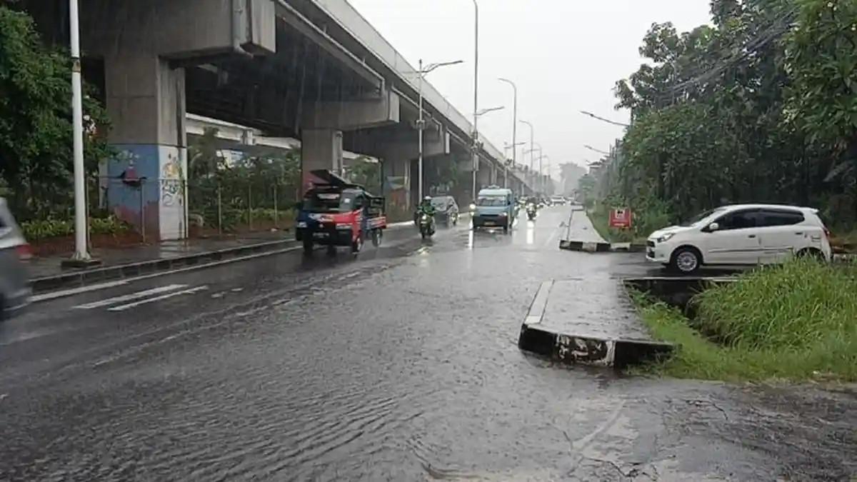 KORBAN TABRAK LARI - Jalan Laksamana Malhayati lokasi kecelakaan pedagang buah menjadi korban tabrak lari di Duren Sawit, Jakarta Timur, Sabtu (2/5/2026).