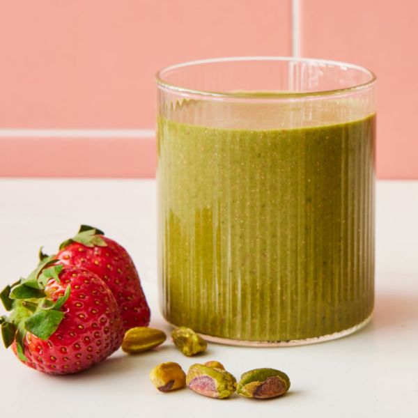 a recipe photo of the Anti-Inflammatory Strawberry Passion Fruit Green Smoothie Credit: Photographer: Stacy k. Allen, Props: Christina Brockman, Food Stylist: Julian Hensarling