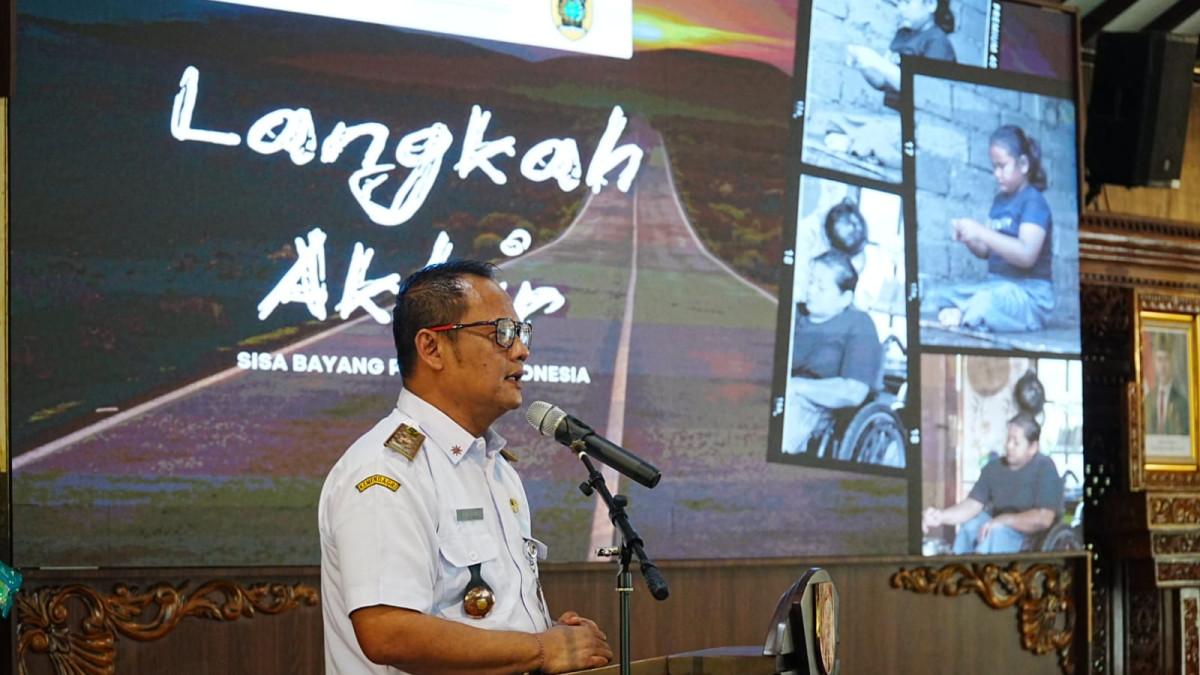 KESEHATAN DI KLATEN - Kepala Dinas Kesehatan Klaten Anggit Budiarto saat nonton bareng (nobar) film dokumenter “Langkah Akhir: Sisa Bayang Polio di Indonesia” di Pendopo Pemkab Klaten, Rabu (6/5/2026).