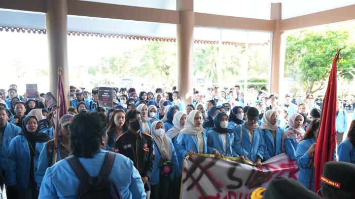 20260506 aksi unjuk rasa di depan kantor DPRD
